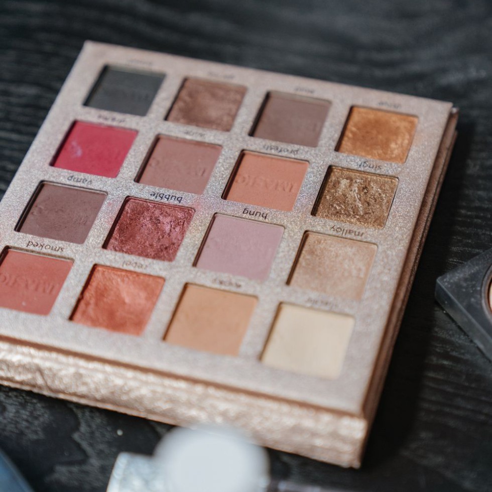 Warm Nudes Eyeshadow Palette